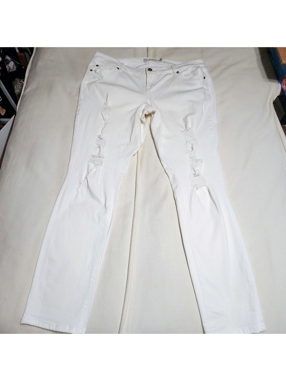 Torrid White Ripped Distressed Mid Rise Stretch Denim Jeans 14 Regular - Picture 7 of 10